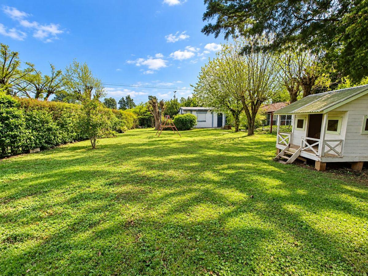 Foto de Venta - Dos lotes total 1.080 m² en con pequeña construcción. Club de, imagen 3