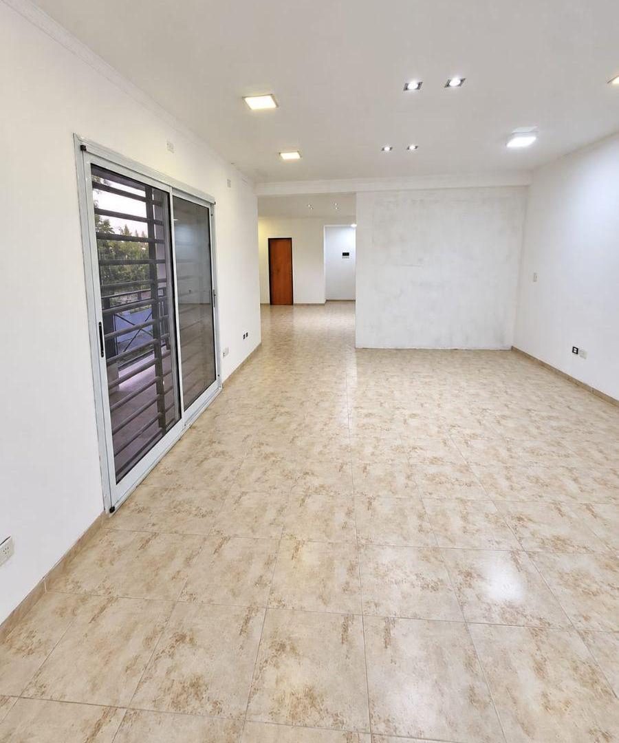 Foto de OFICINA EN ALQUILER DE 70 M² CON BALCÓN AL FRENTE | COMPLEJO COMERCIAL, imagen 2
