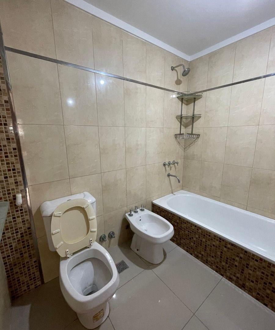 Foto de Departamento de 3 AMBIENTES con dos baños al frente, imagen 2