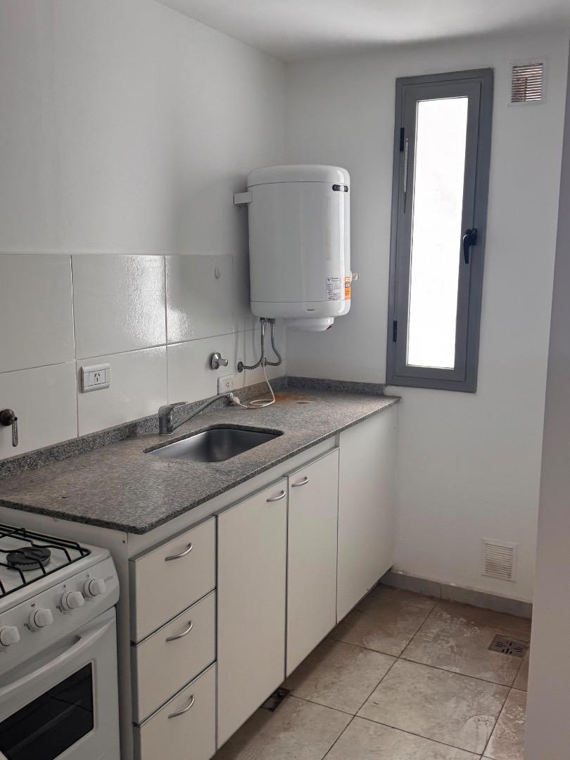 Foto de DEPARTAMENTO UN DORMITORIO - Balcarce 300 3, imagen 3