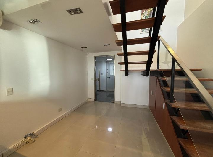 Oficina duplex con vista panoramica lista para ingresar  5