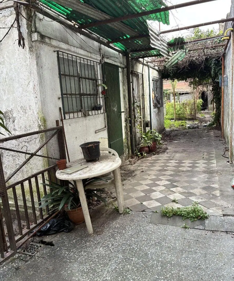 Venta casa a reciclar en Sarandí 2