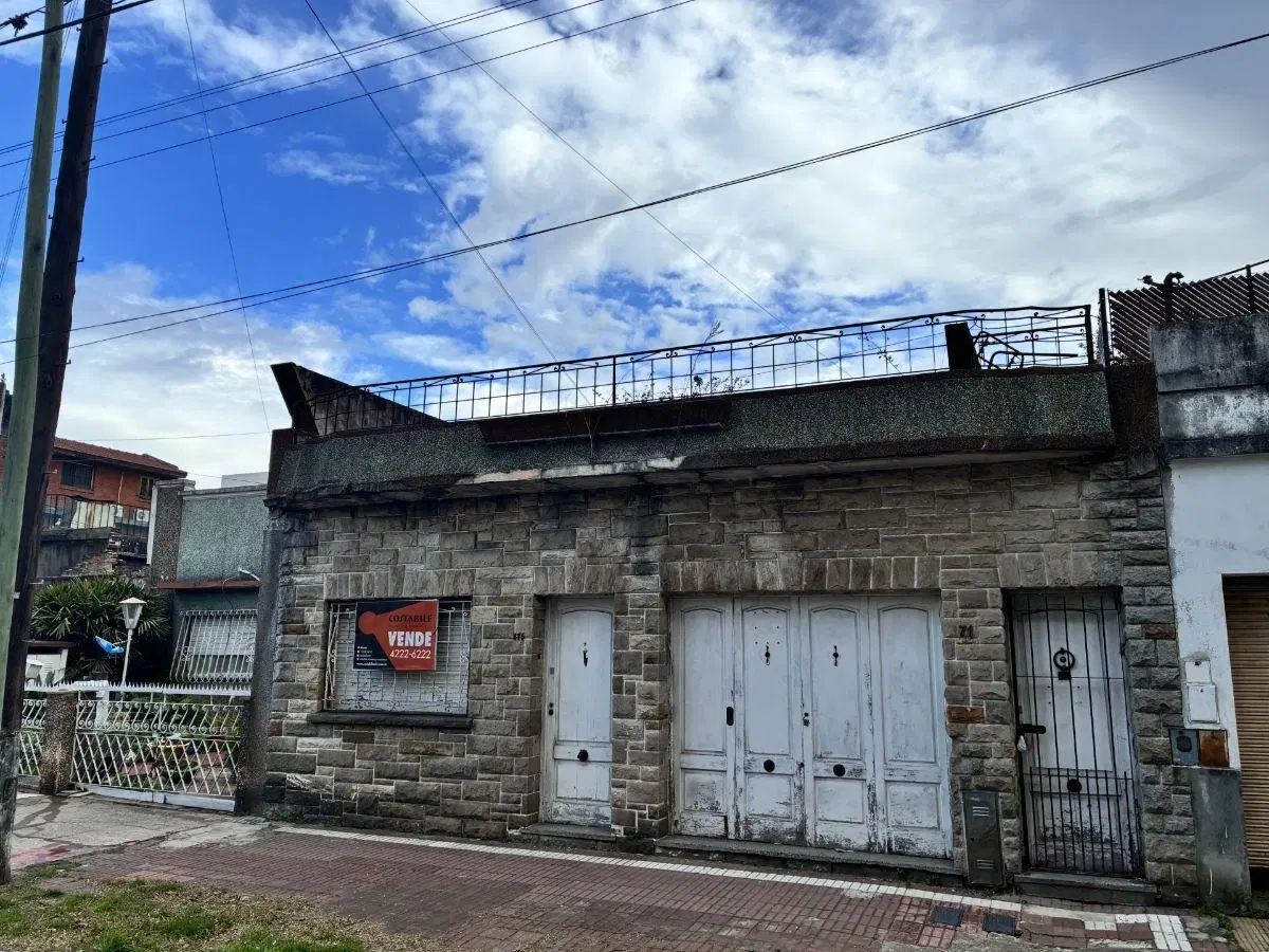 Venta casa a reciclar en Sarandí 4