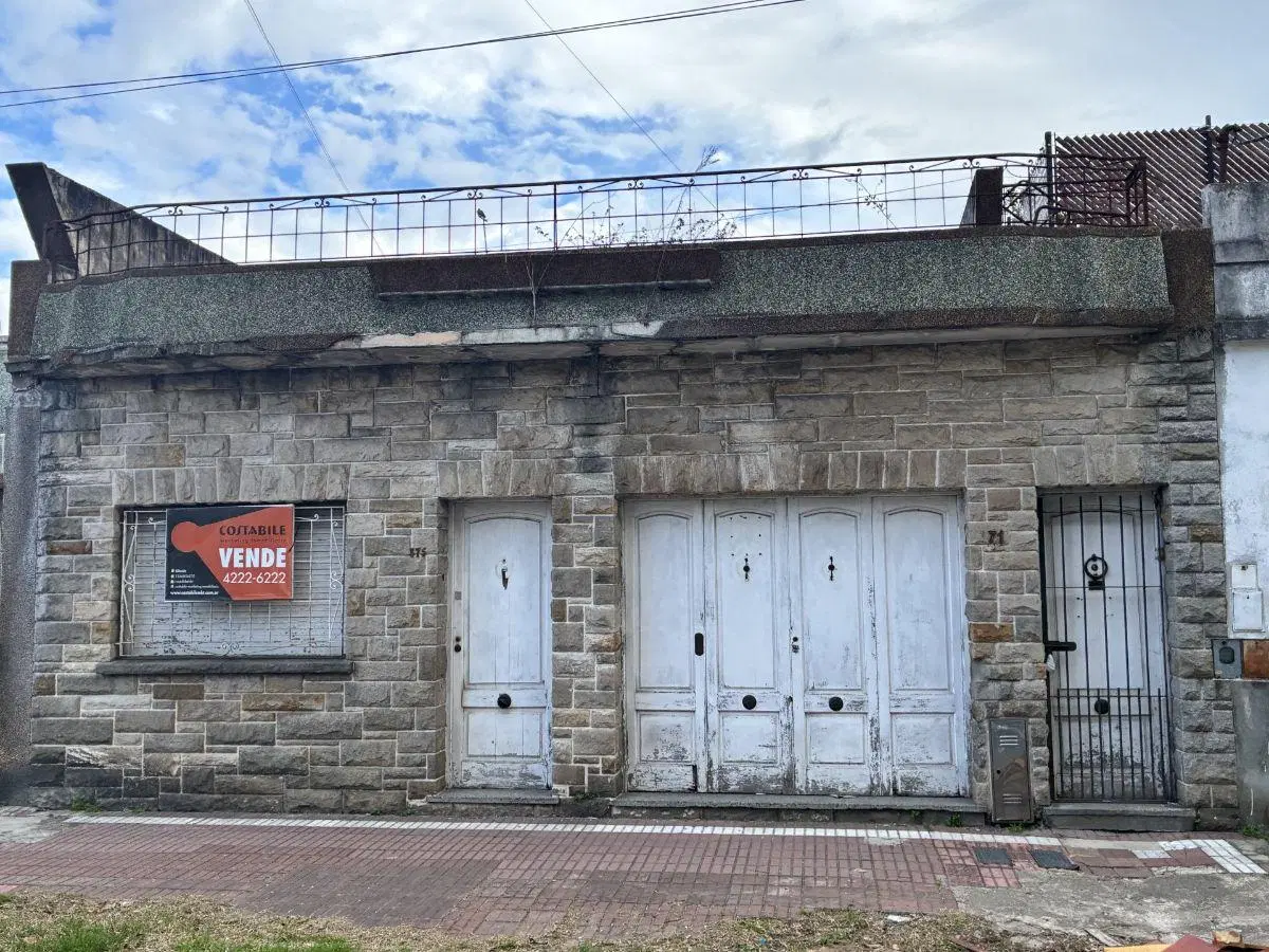 Venta casa a reciclar en Sarandí 1