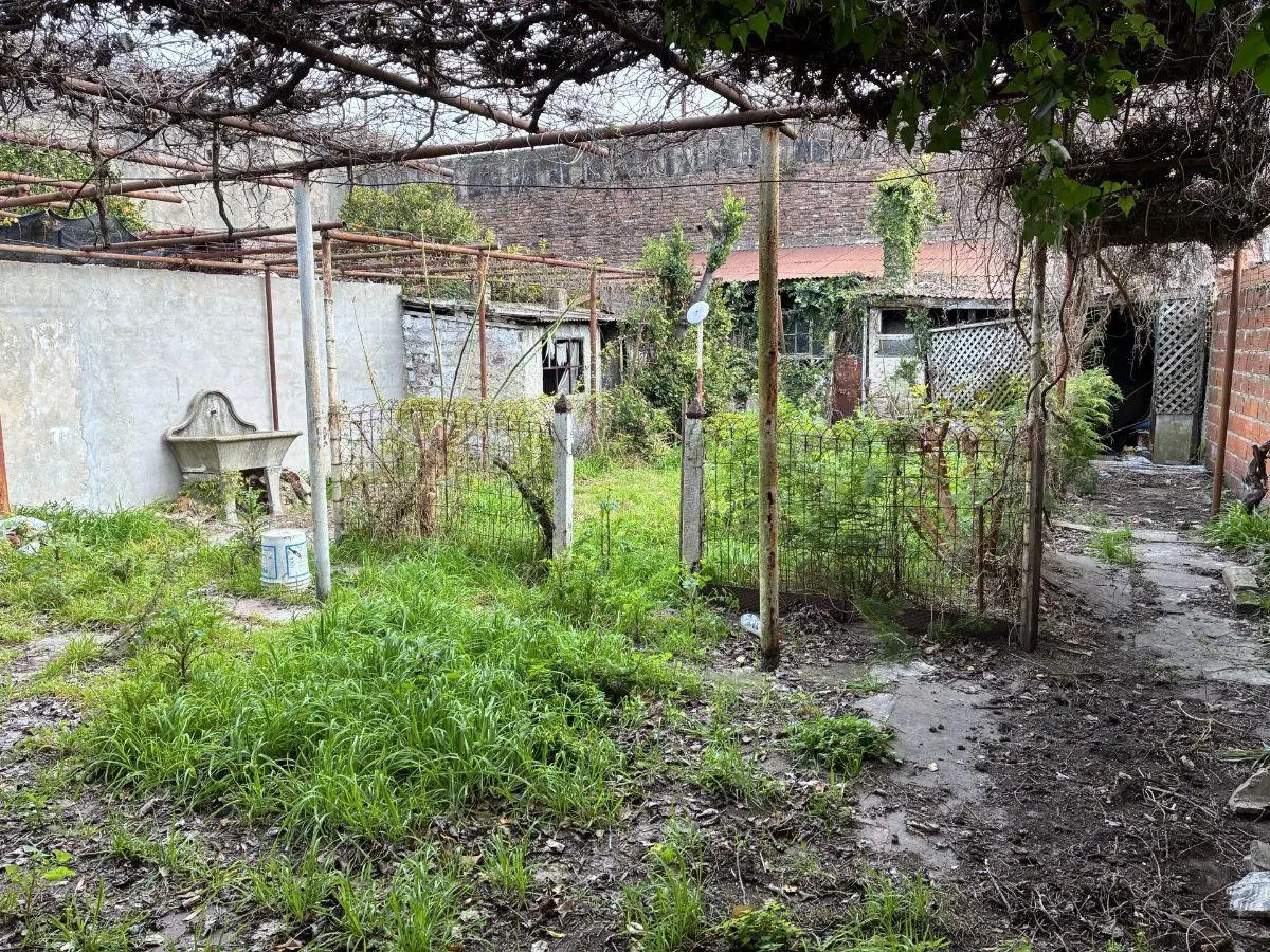 Venta casa a reciclar en Sarandí 5