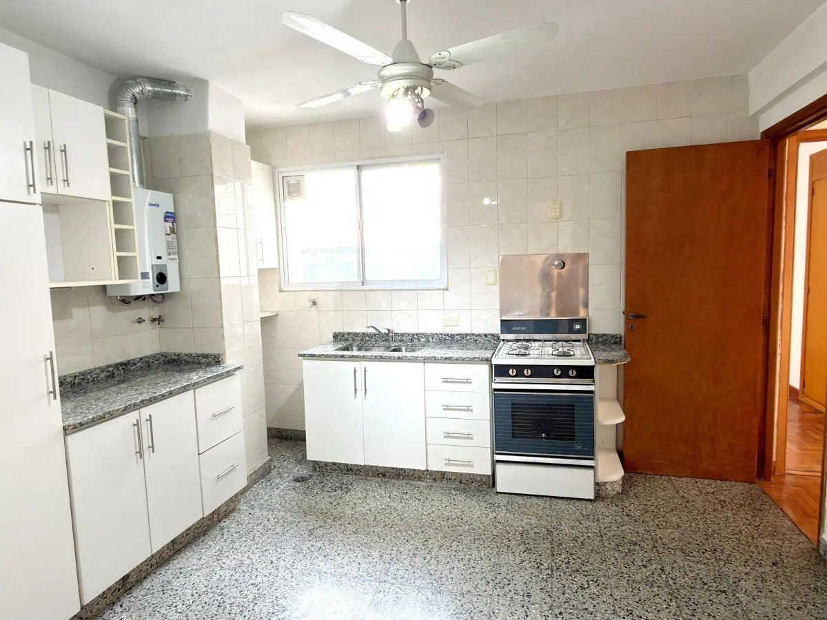 Almagro u$s125.000 cerca Subte Depto 3 amb 4to Piso Contrafrente Balcón Cocina Comedor 1