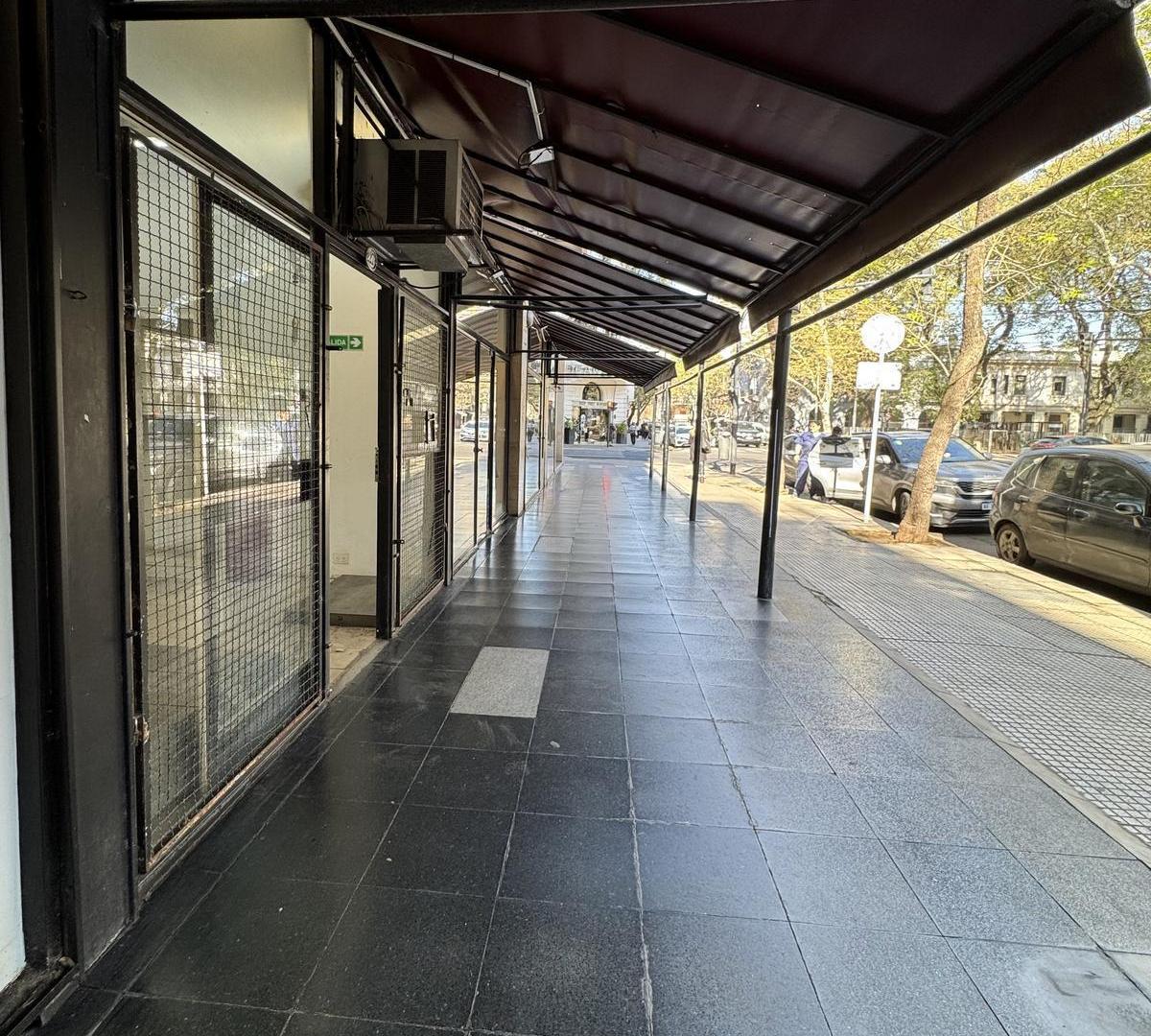 Foto de Local con 3,60 metros vidriera a la calle Belgrano Alquiler, imagen 2