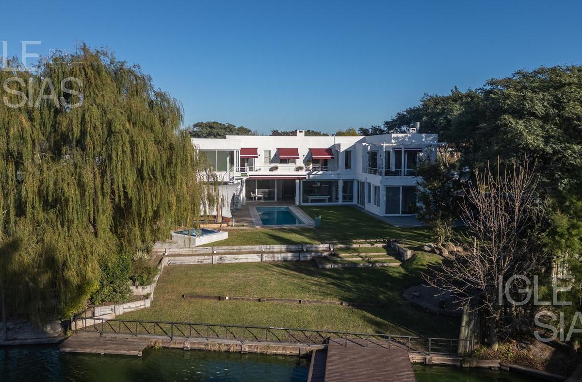 Casa Al Lago en Venta en Santa Barbara 2