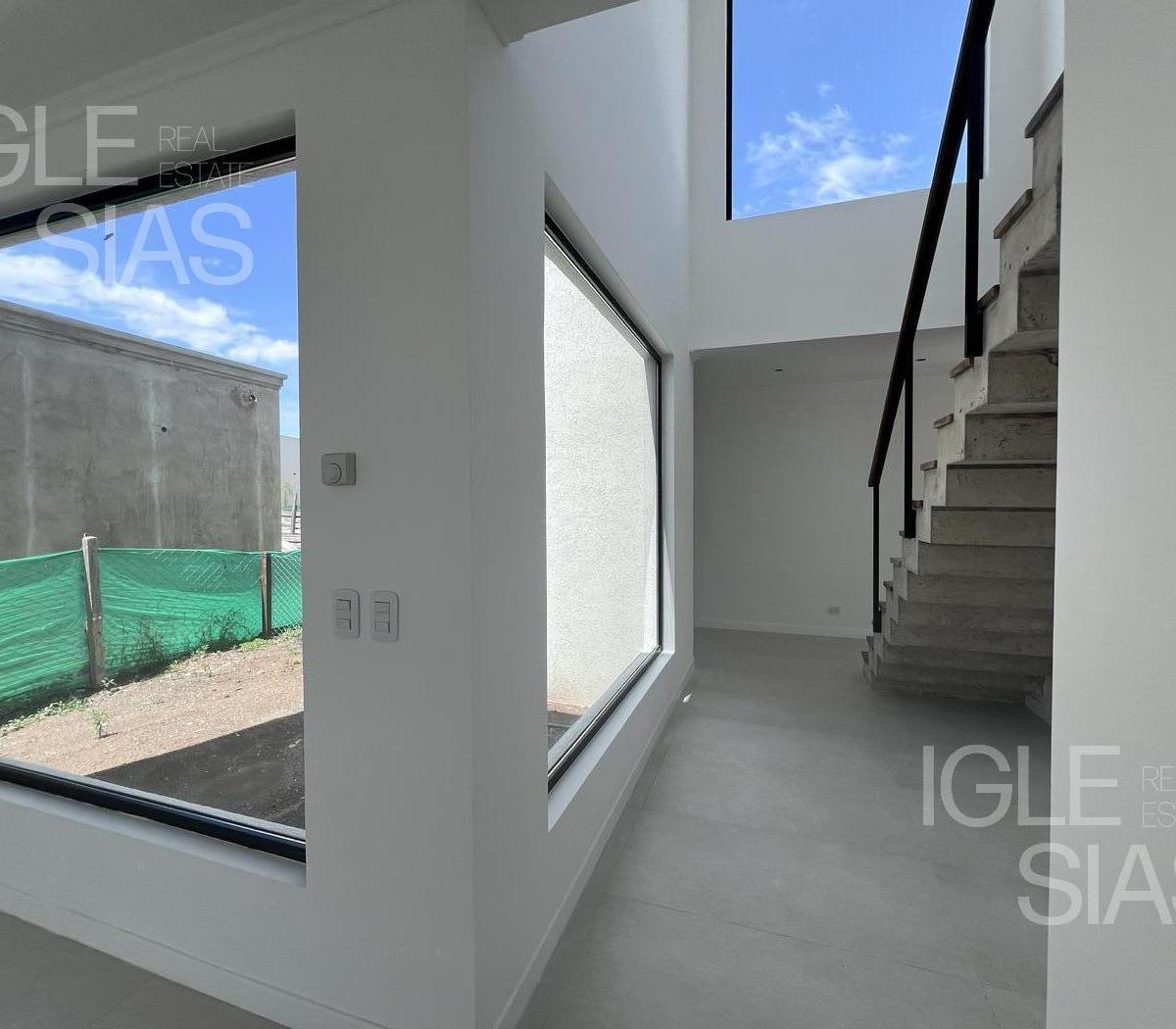 Casa en venta al lago en Santa Ana, Villanueva