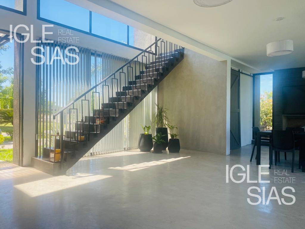 Casa en venta al lago en Ceibos, Puertos del Lago