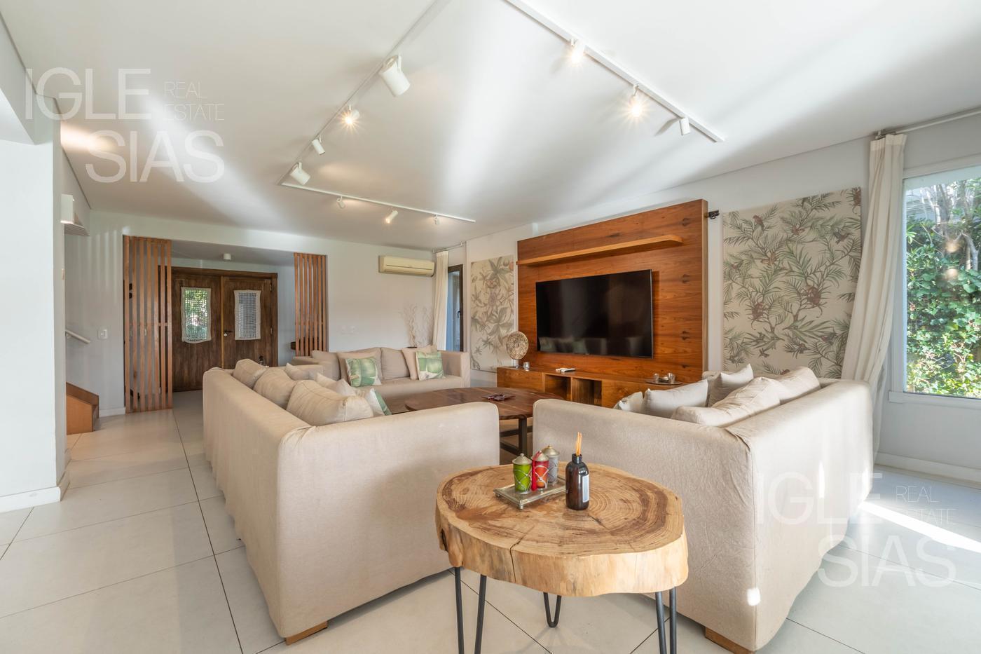 Casa en venta a la laguna en La Isla, Nordelta