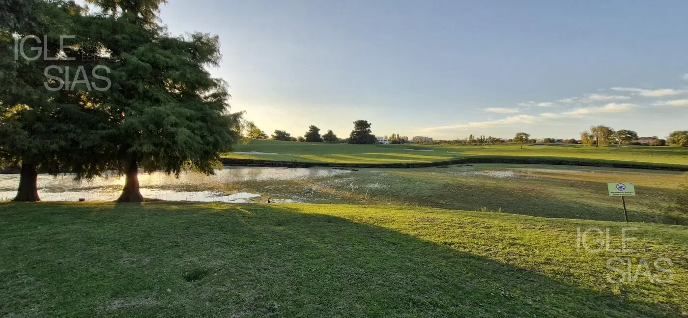 Casa en venta y alquiler al lago en El Golf, Nordelta 5