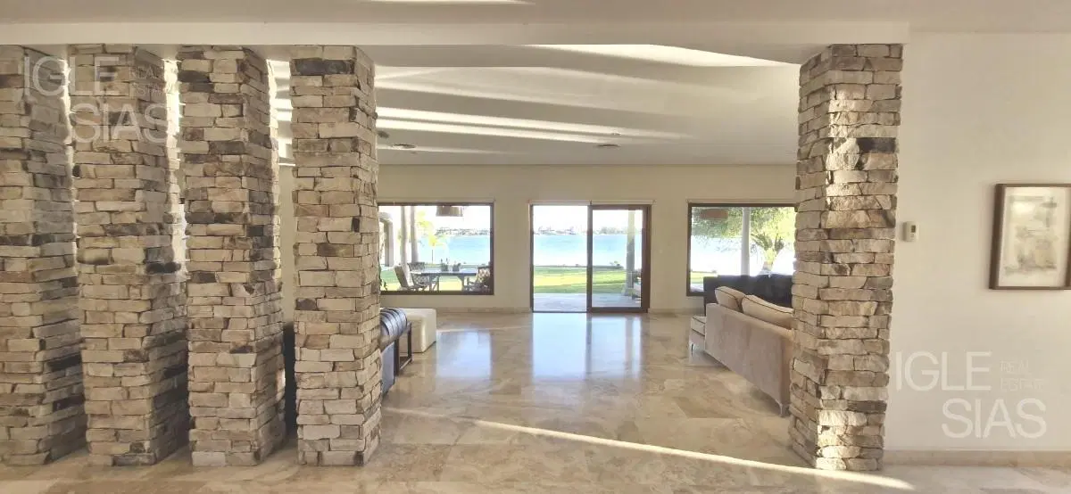 Casa en venta y alquiler al lago en El Golf, Nordelta 2