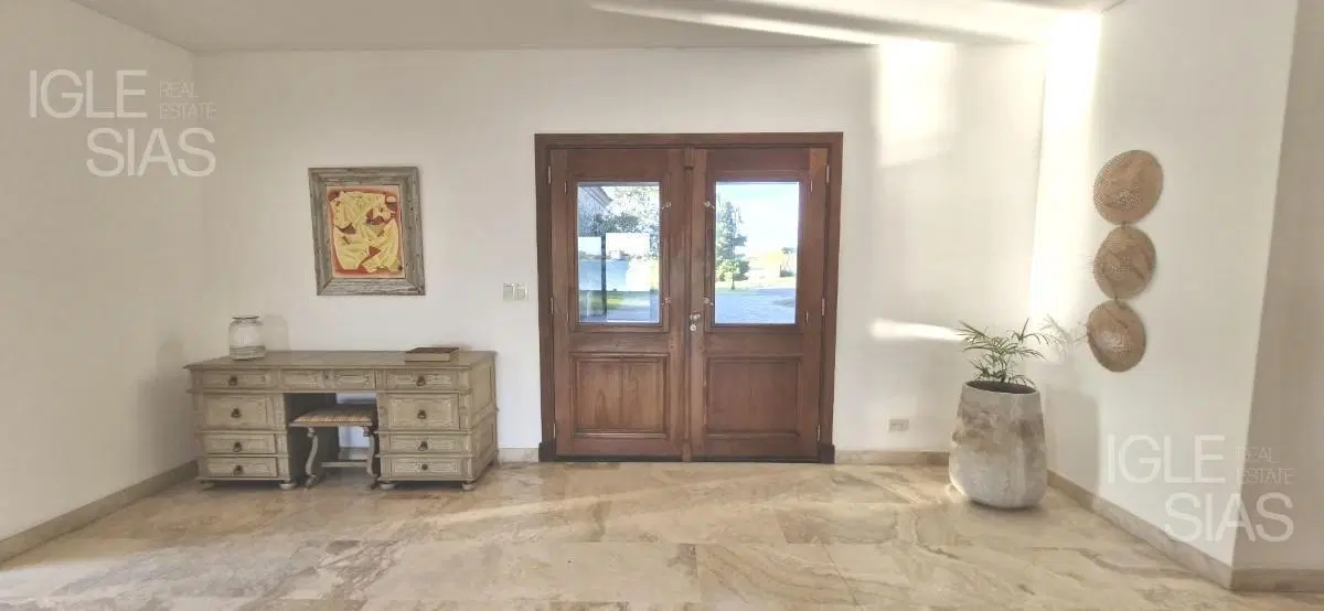 Casa en venta y alquiler al lago en El Golf, Nordelta 3