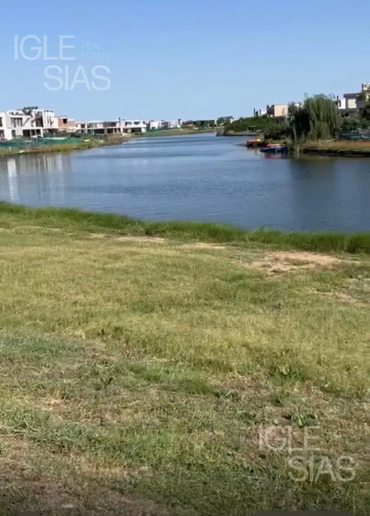 Lote en venta en el barrio Marinas, Puerto del lago 2