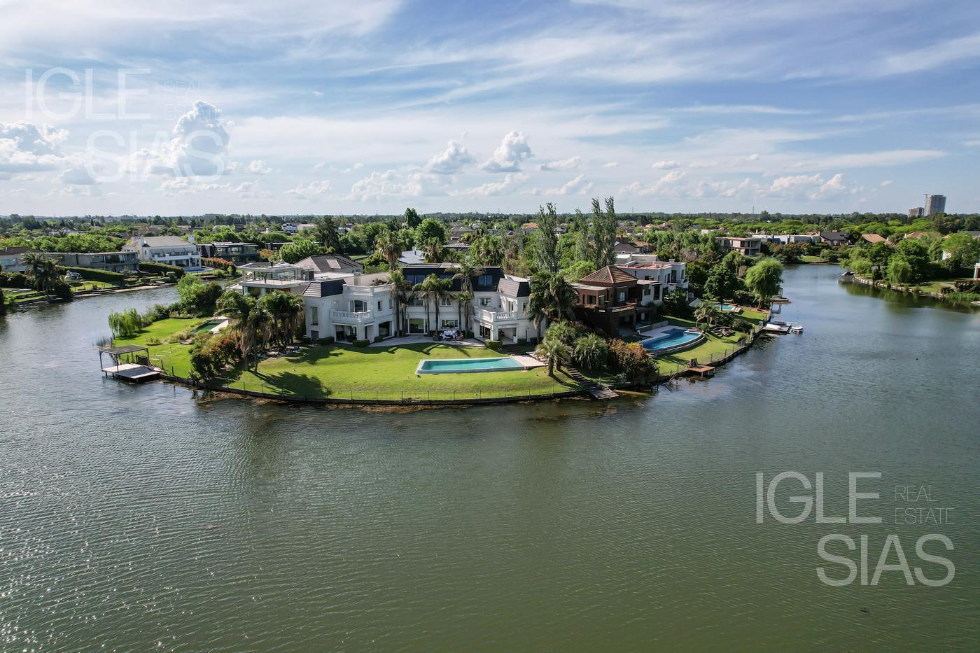 Casa en venta al lago, en Los Castores, Nordelta