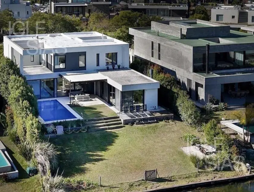 Casa en venta al lago en Lagos del Golf, Nordelta 3