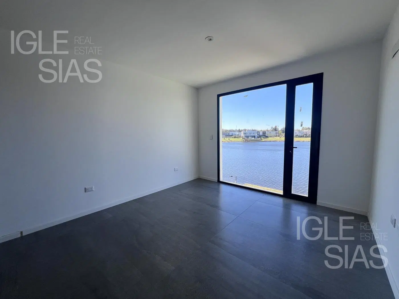 Casa en venta y alquiler a la laguna en Santa Ana, Villanueva 2