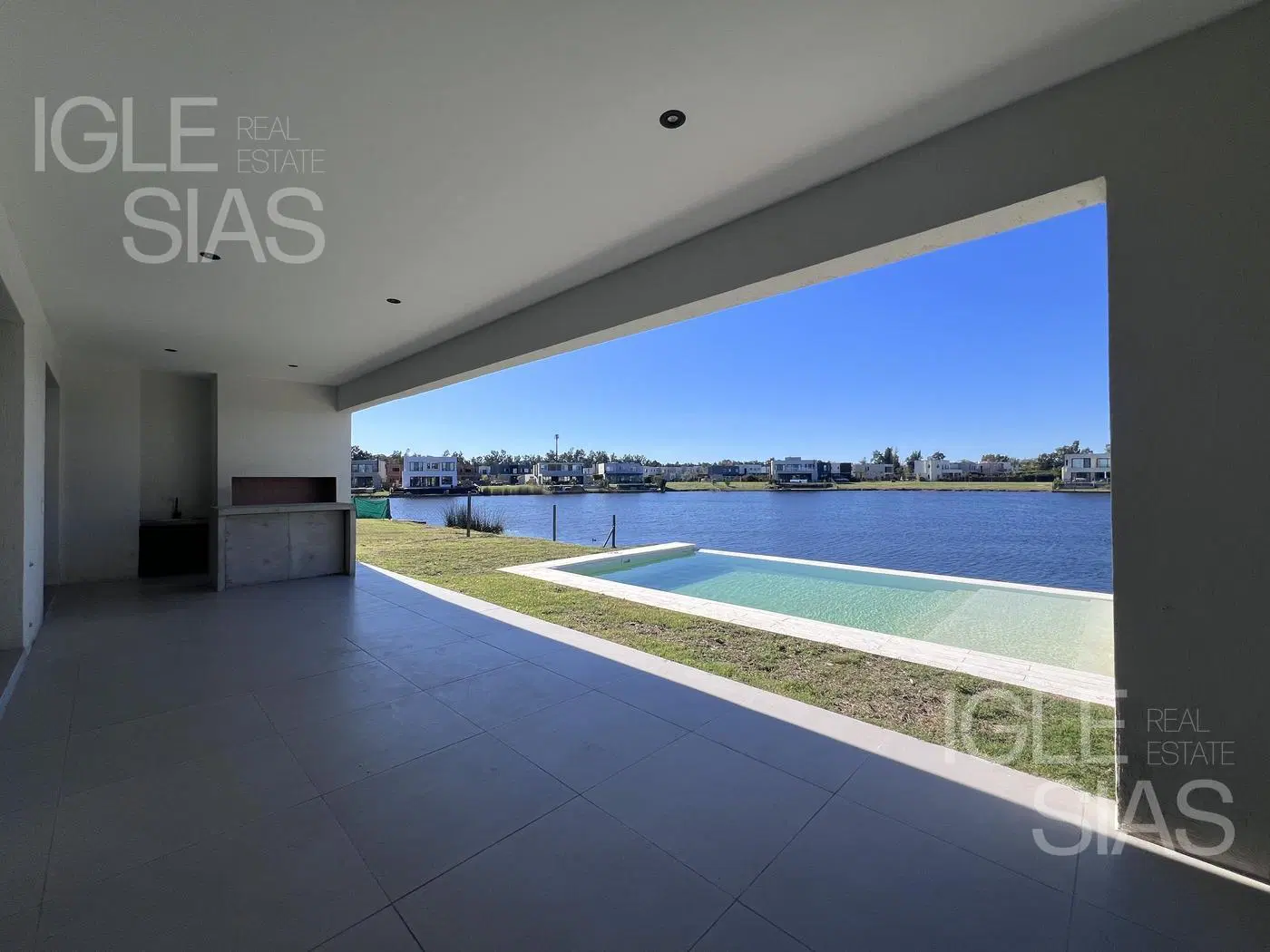 Casa en venta y alquiler a la laguna en Santa Ana, Villanueva 2