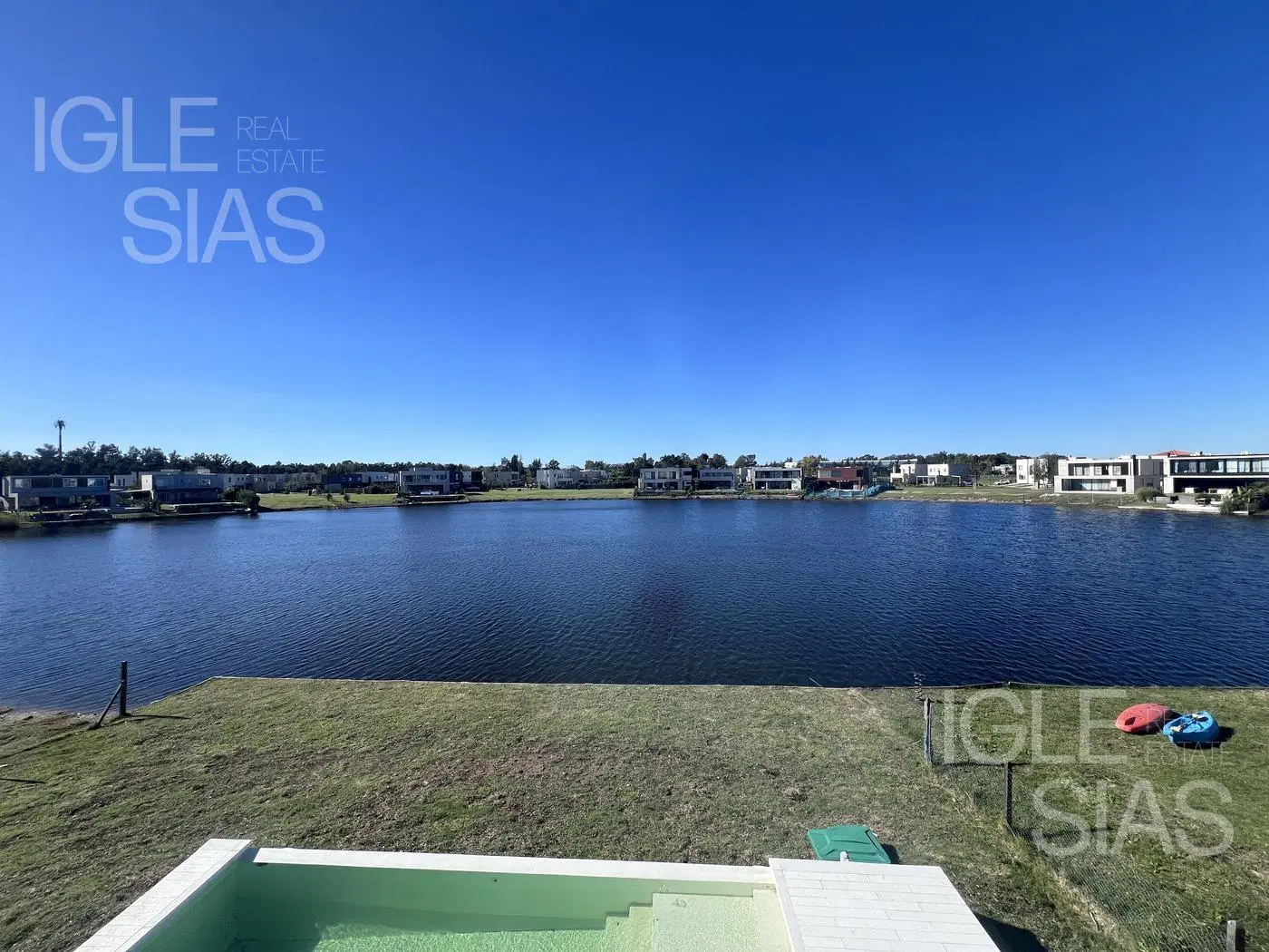 Casa en venta y alquiler a la laguna en Santa Ana, Villanueva 3