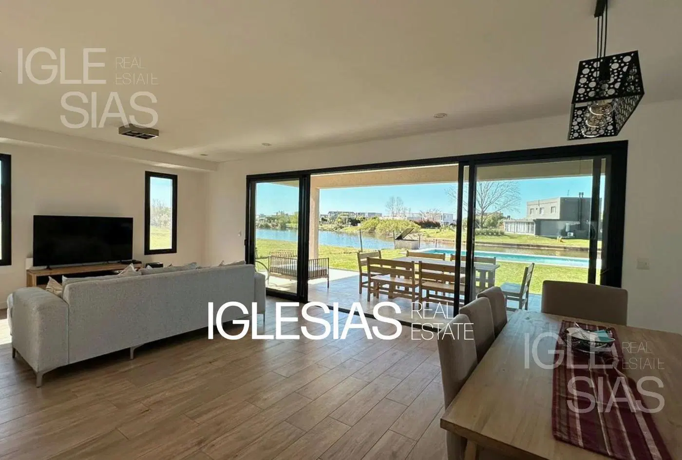 Casa en venta y en alquiler de 4 dormitorios al lago en Cantón Norte, Escobar 2