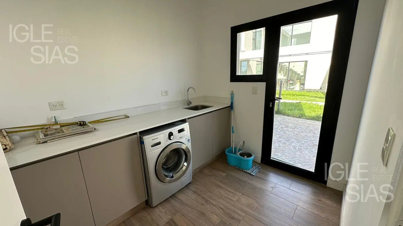 Casa en venta y en alquiler de 4 dormitorios al lago en Cantón Norte, Escobar 5