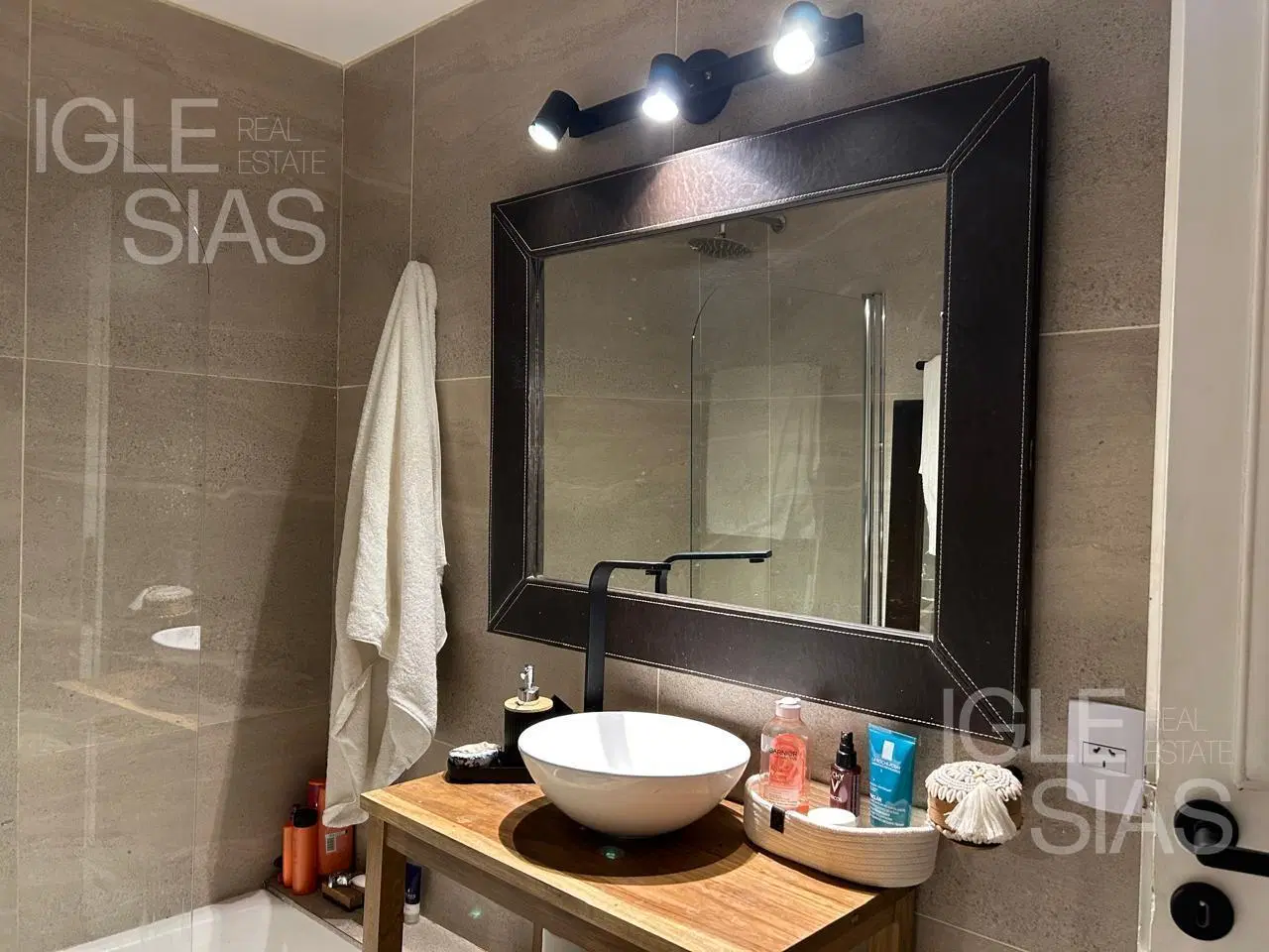 Departamento en venta- 2 amb.- PB con Jardín- San isidro- Bajas expensas. 4