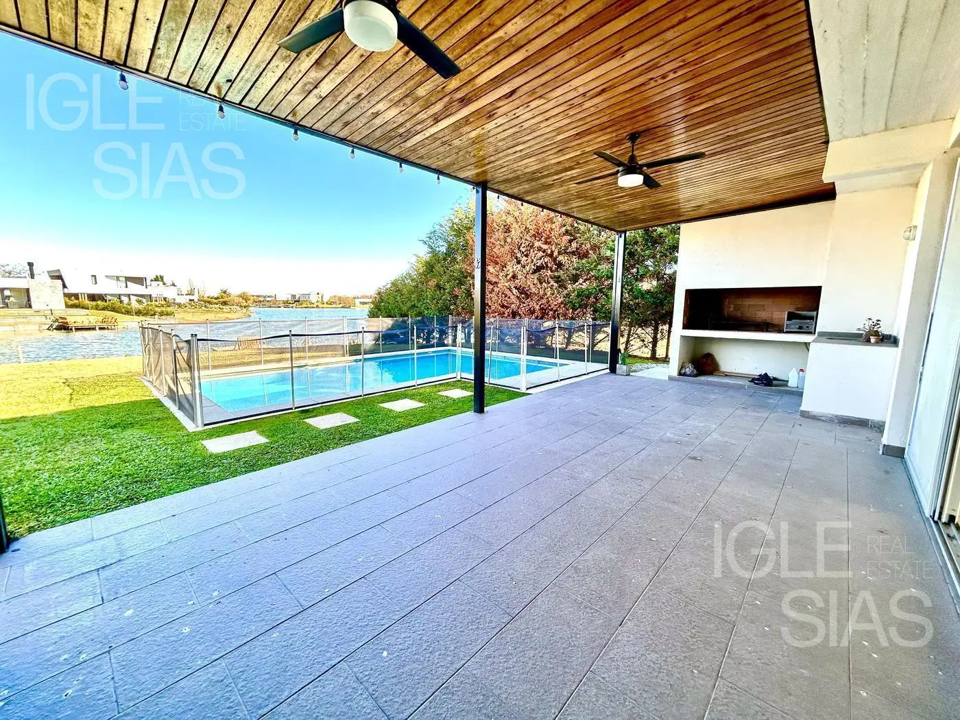 Casa en alquiler al lago, una planta, jardín, pileta y gran espejo de agua 2