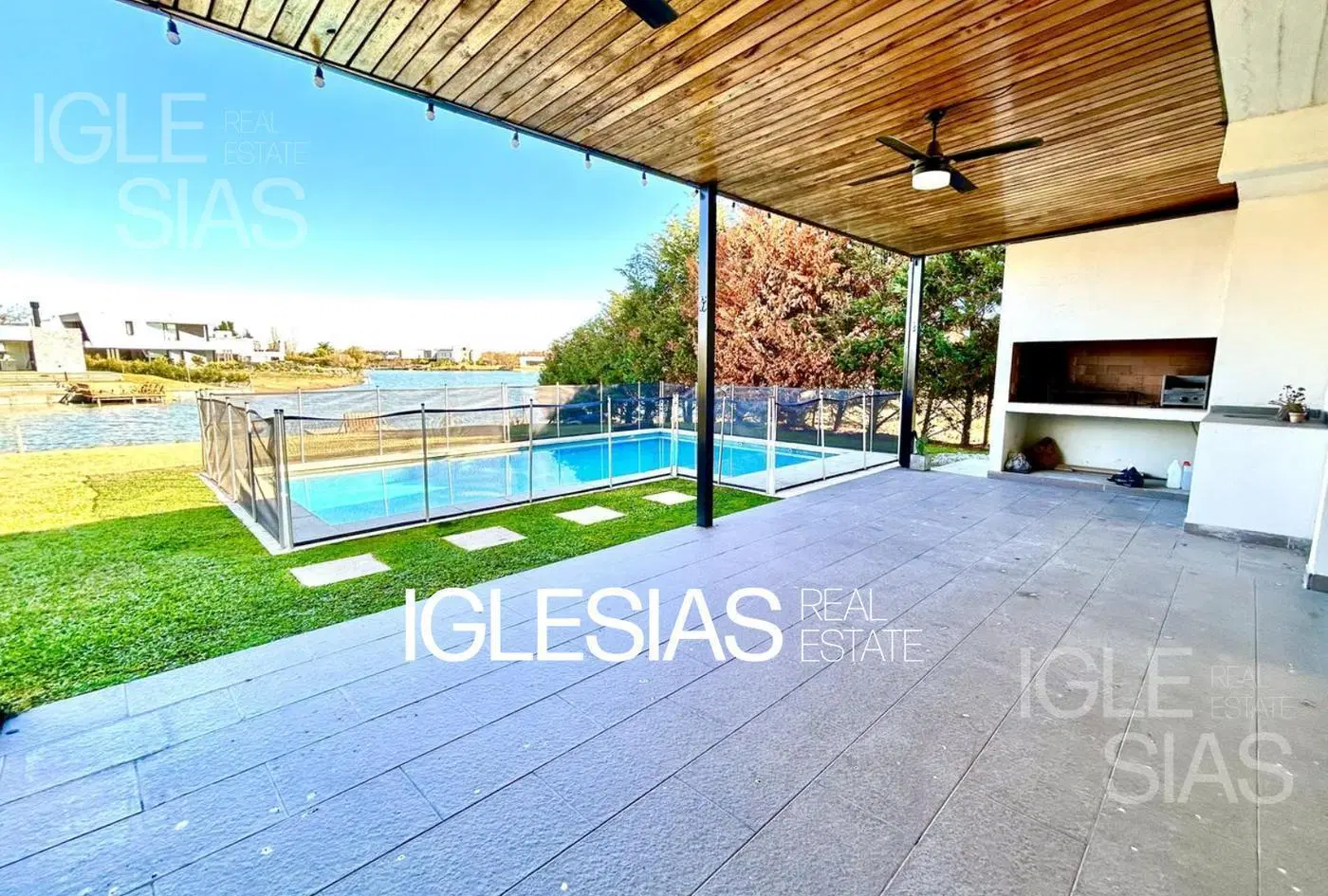 Casa en alquiler al lago, una planta, jardín, pileta y gran espejo de agua 1