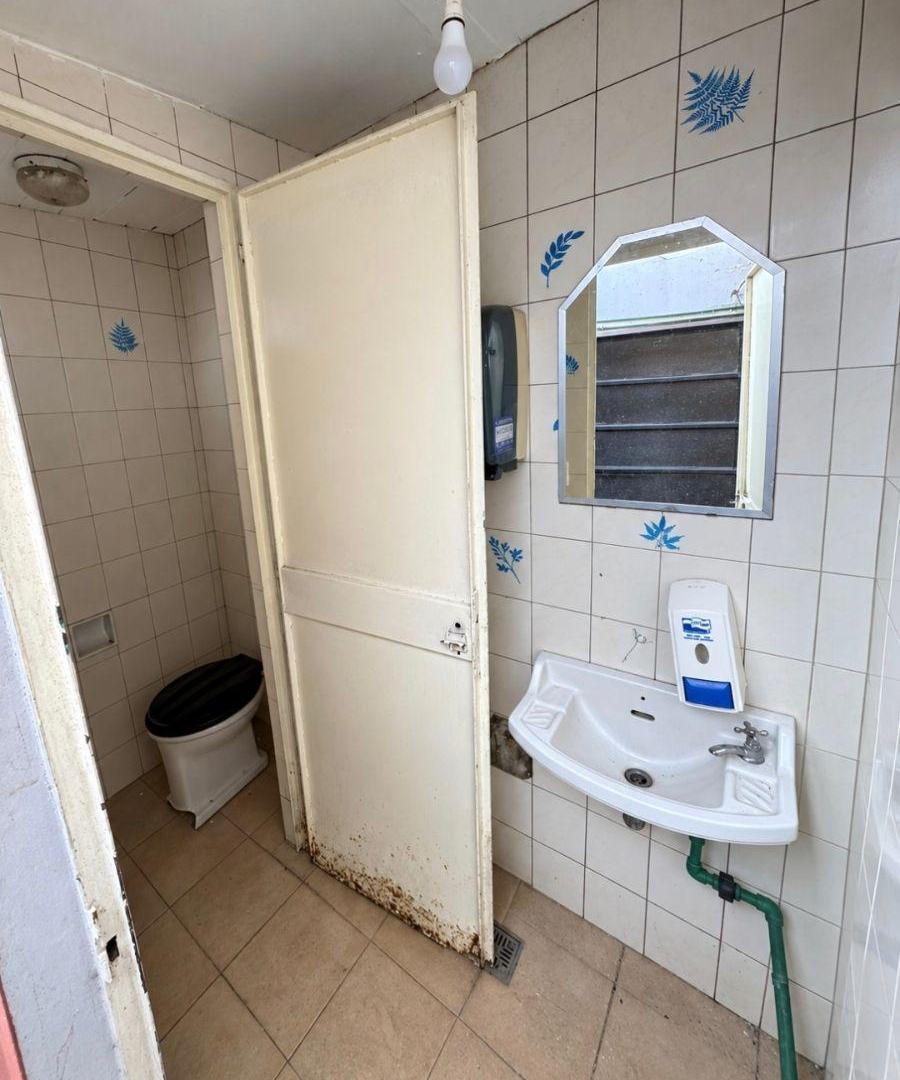 Foto de Salta e Hipólito Irigoyen 120 M2 SIN EXPENSAS, imagen 2