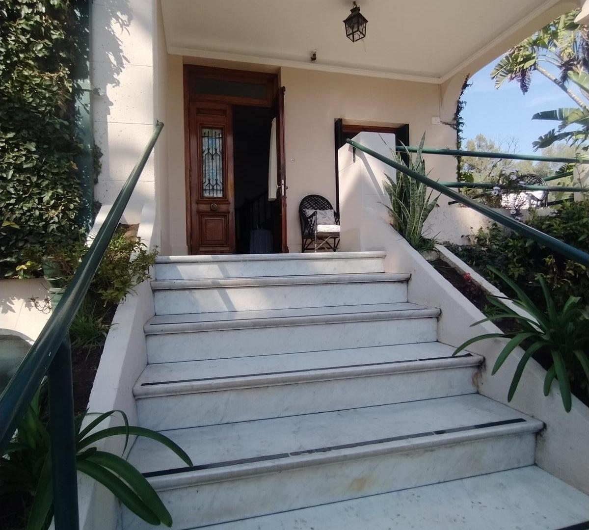Foto de Venta o alquiler casa 12 ambientes con jardín y pileta en Tigre, imagen 1