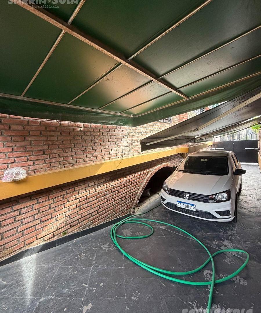 Foto de Casa de 6 ambientes en venta en Tigre con pileta, quincho y garage, imagen 4