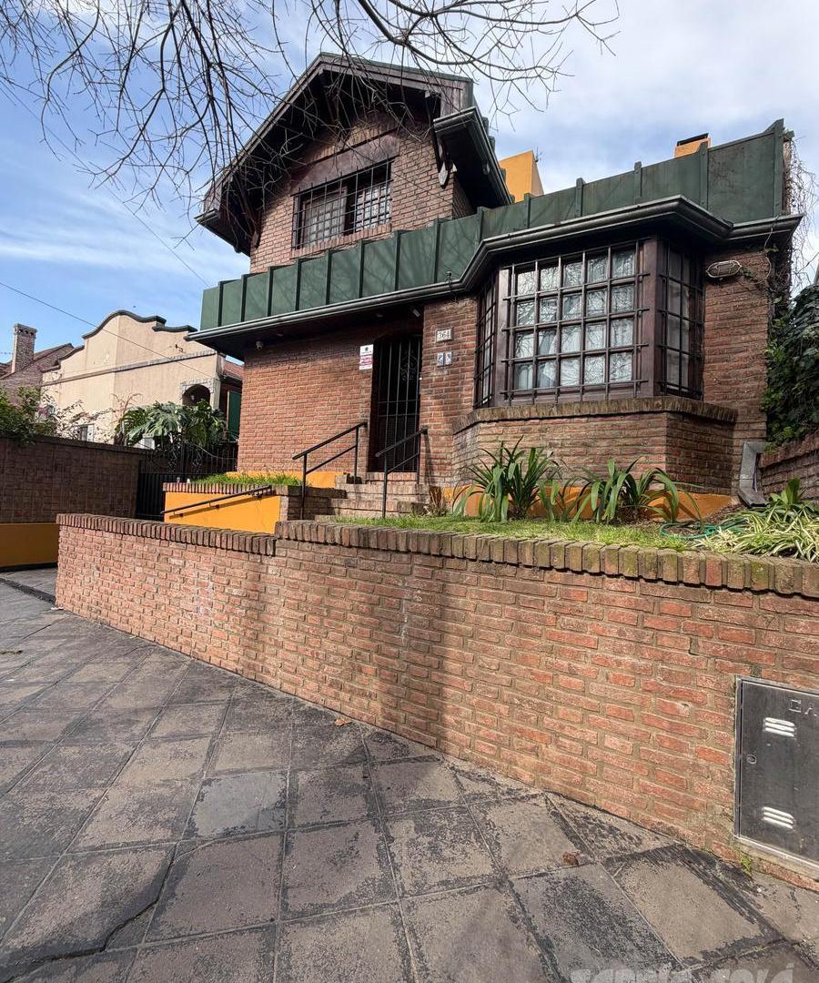 Foto de Casa de 6 ambientes en venta en Tigre con pileta, quincho y garage, imagen 2