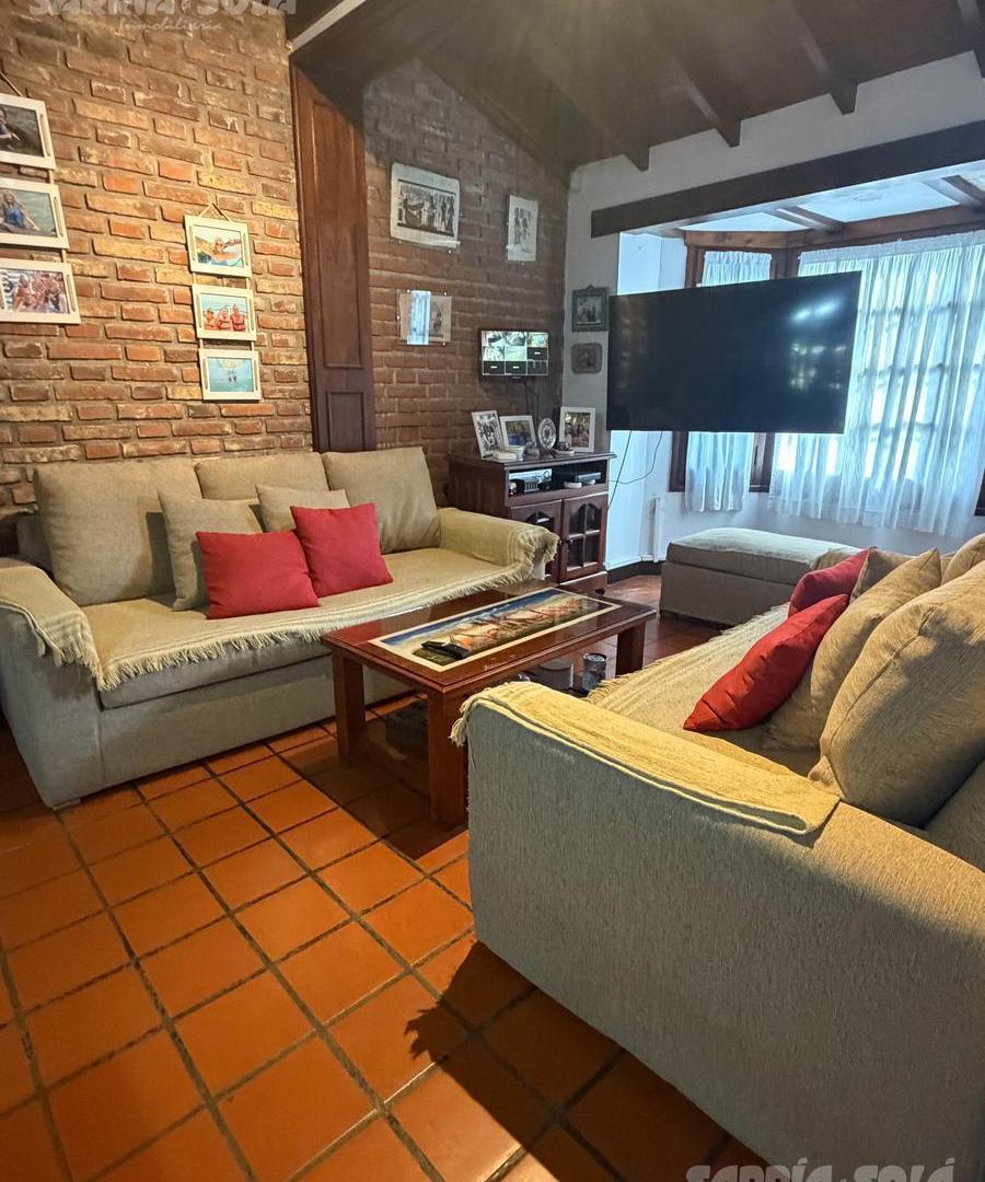 Foto de Casa de 6 ambientes en venta en Tigre con pileta, quincho y garage, imagen 5