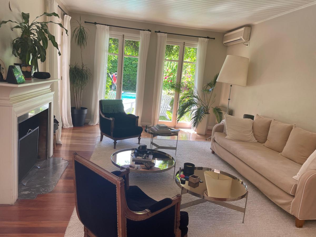 Foto de CASA EN EXCELENTE UBICACION, PISCINA, JARDIN,COCHERA IMPECABLE, imagen 2