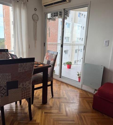 BAJO DE PRECIO!! Tres ambientes con vista al rio. 5