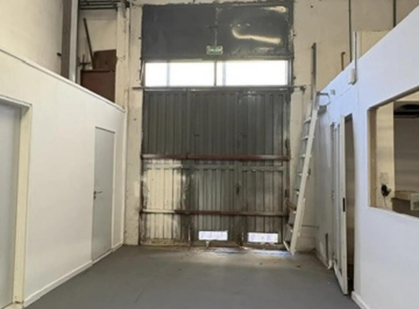 Foto de Excelente Depósito Entrada Camión. Floresta. 300m2 Gas Industrial. Oficina 40m2. 2 Baños.Mixtura 1, imagen 3