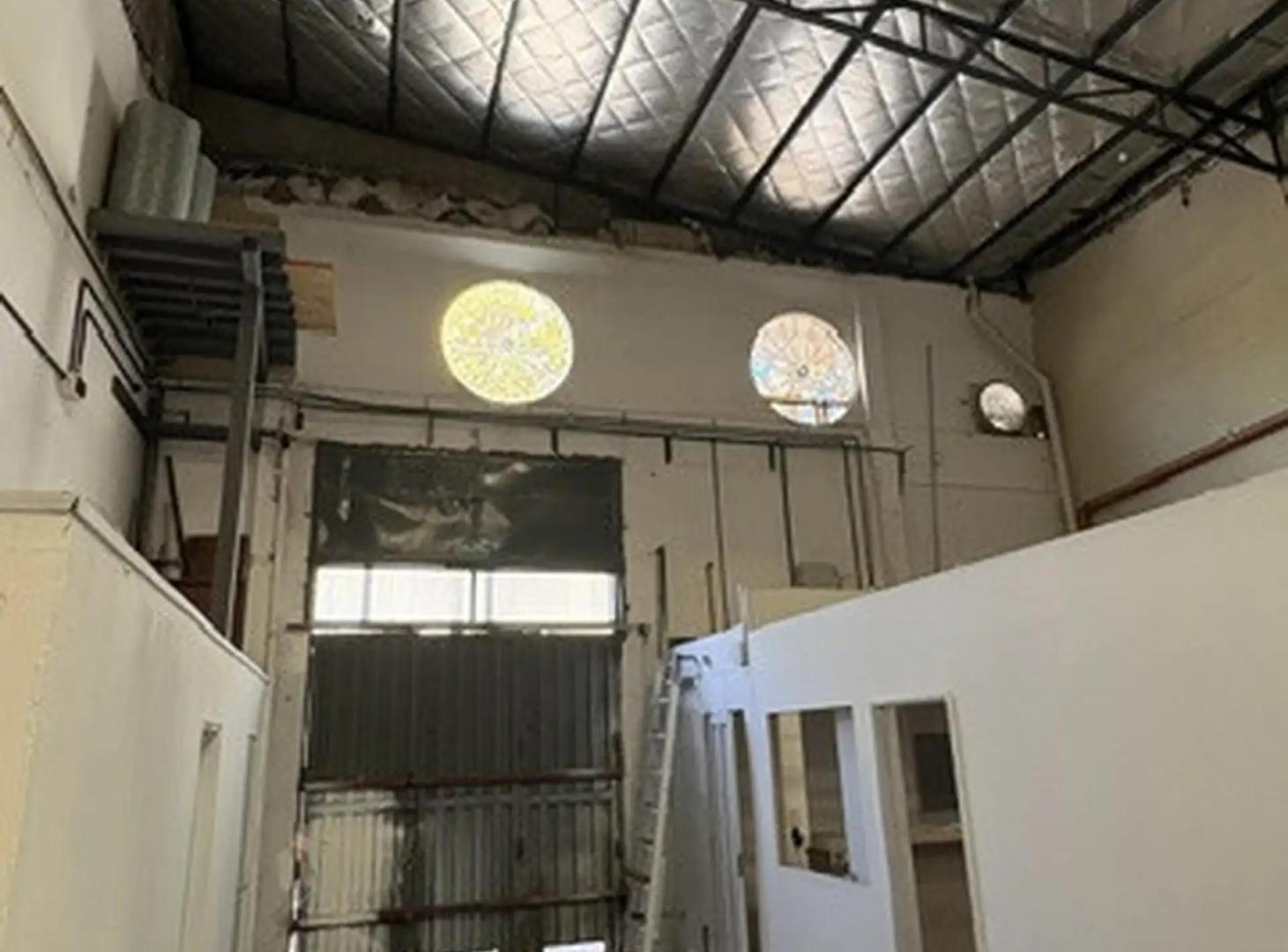 Foto de Excelente Depósito Entrada Camión. Floresta. 300m2 Gas Industrial, imagen 4