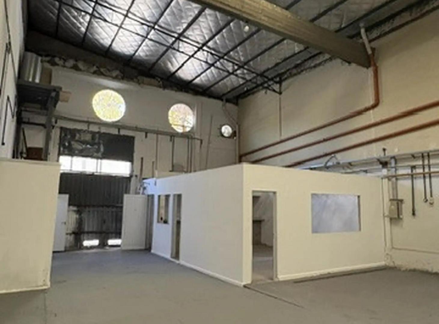 Foto de Excelente Depósito Entrada Camión. Floresta. 300m2 Gas Industrial. Oficina 40m2. 2 Baños.Mixtura 1, imagen 2