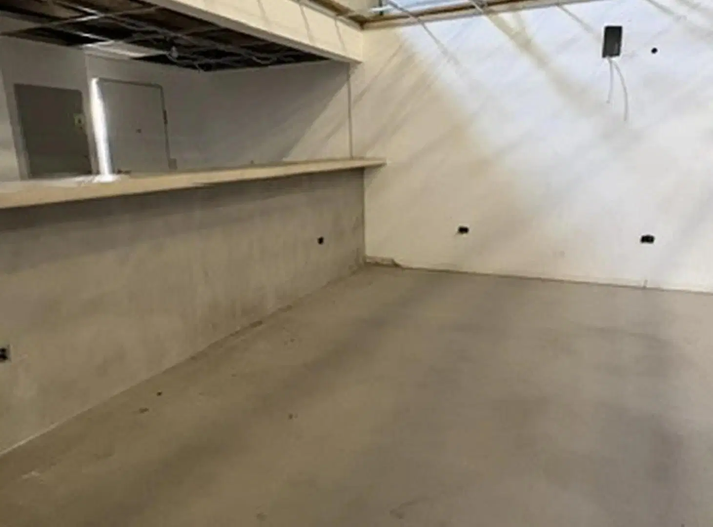 Excelente Depósito Entrada Camión. Floresta. 300m2 Gas Industrial. Oficina 40m2. 2 Baños.Mixtura 1 5