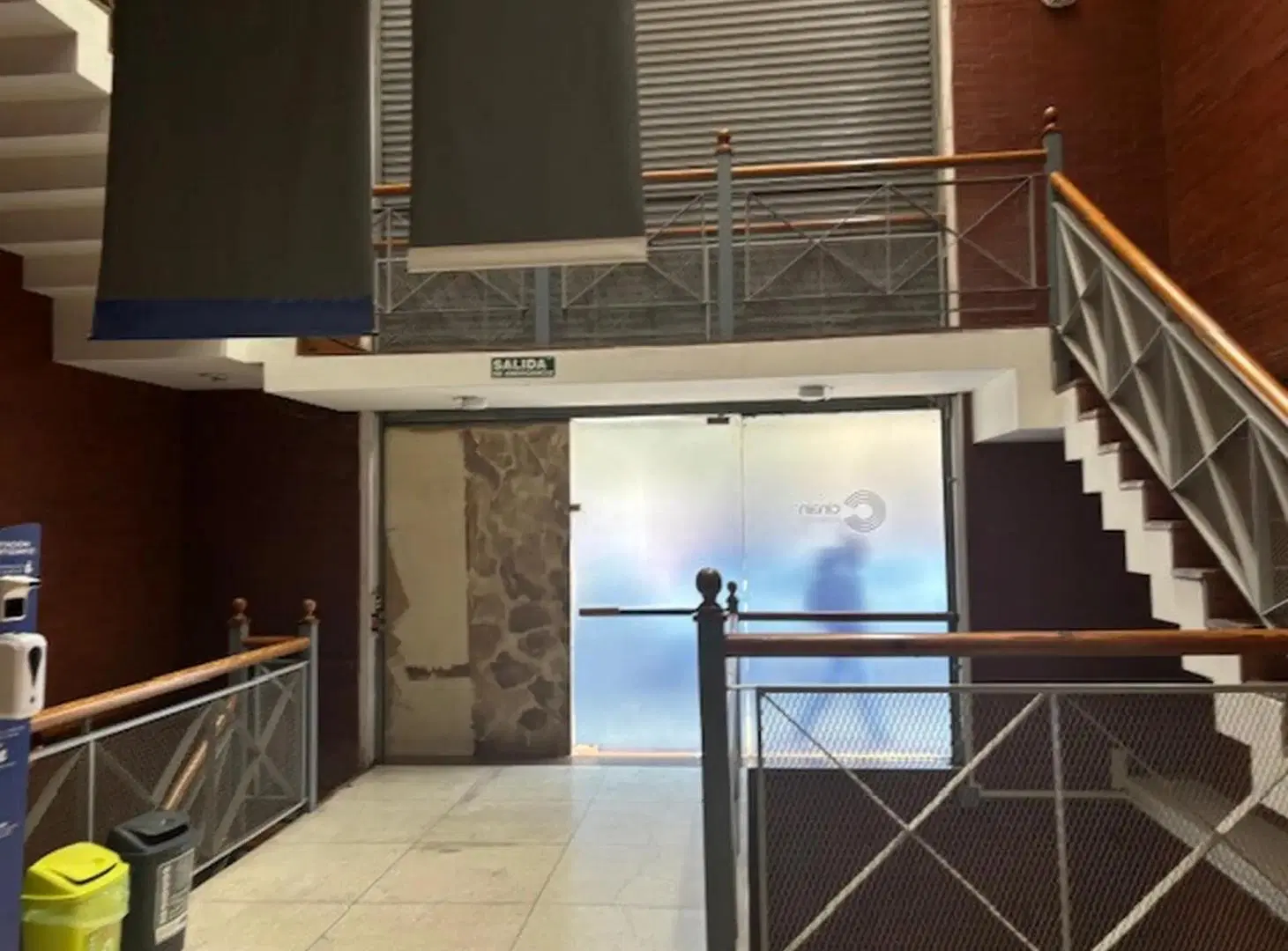 Oficinas. 1000m2. Ideal consultorios. E-commerce. 2 planta y depósito. Muy buena ubicación. 8