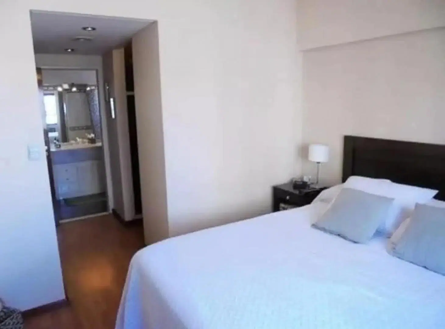 Venta. Piso. 5to. Luminoso. Flores. Doble cochera.160m2. Impecable. 2