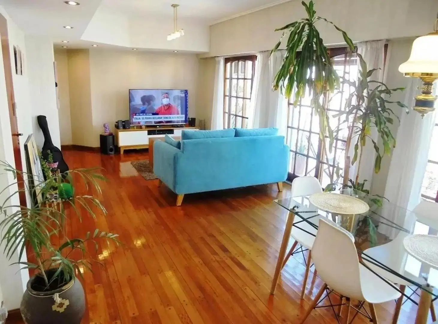 Venta. Piso. 5to. Luminoso. Flores. Doble cochera.160m2. Impecable. 4