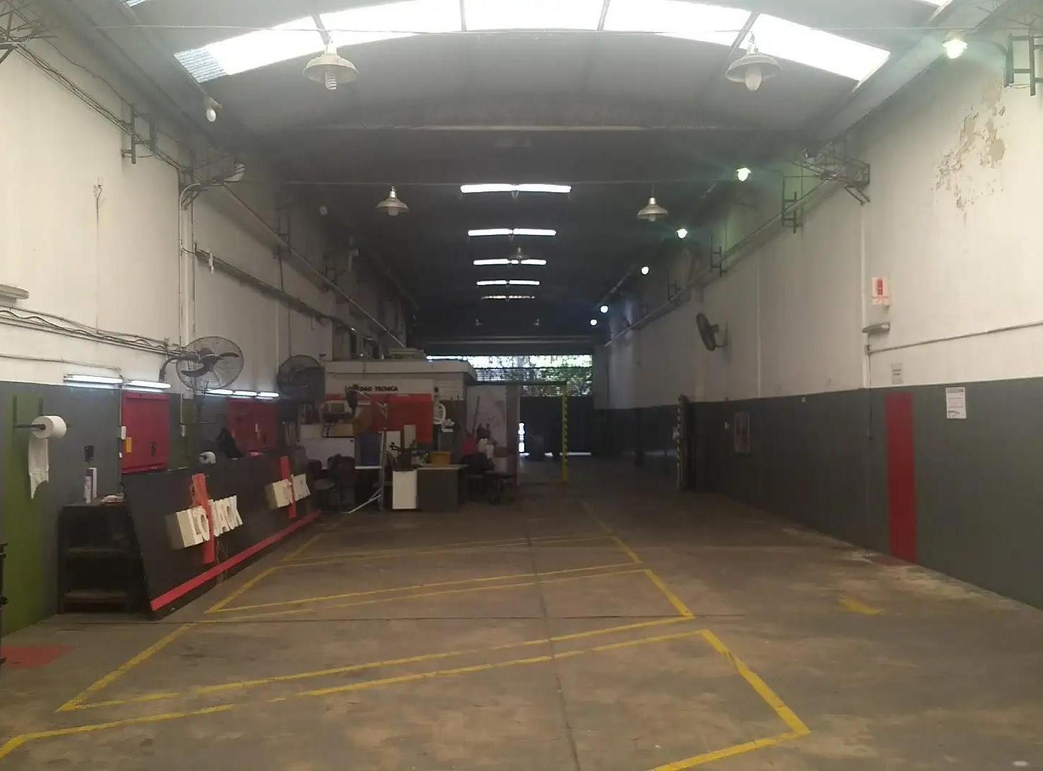 Foto de EXCELENTE DEPOSITO 485m2. LINIERS. ENTRADA CAMION. PLANTA LIBRE. Mixtura 3. OFICINAS, imagen 4