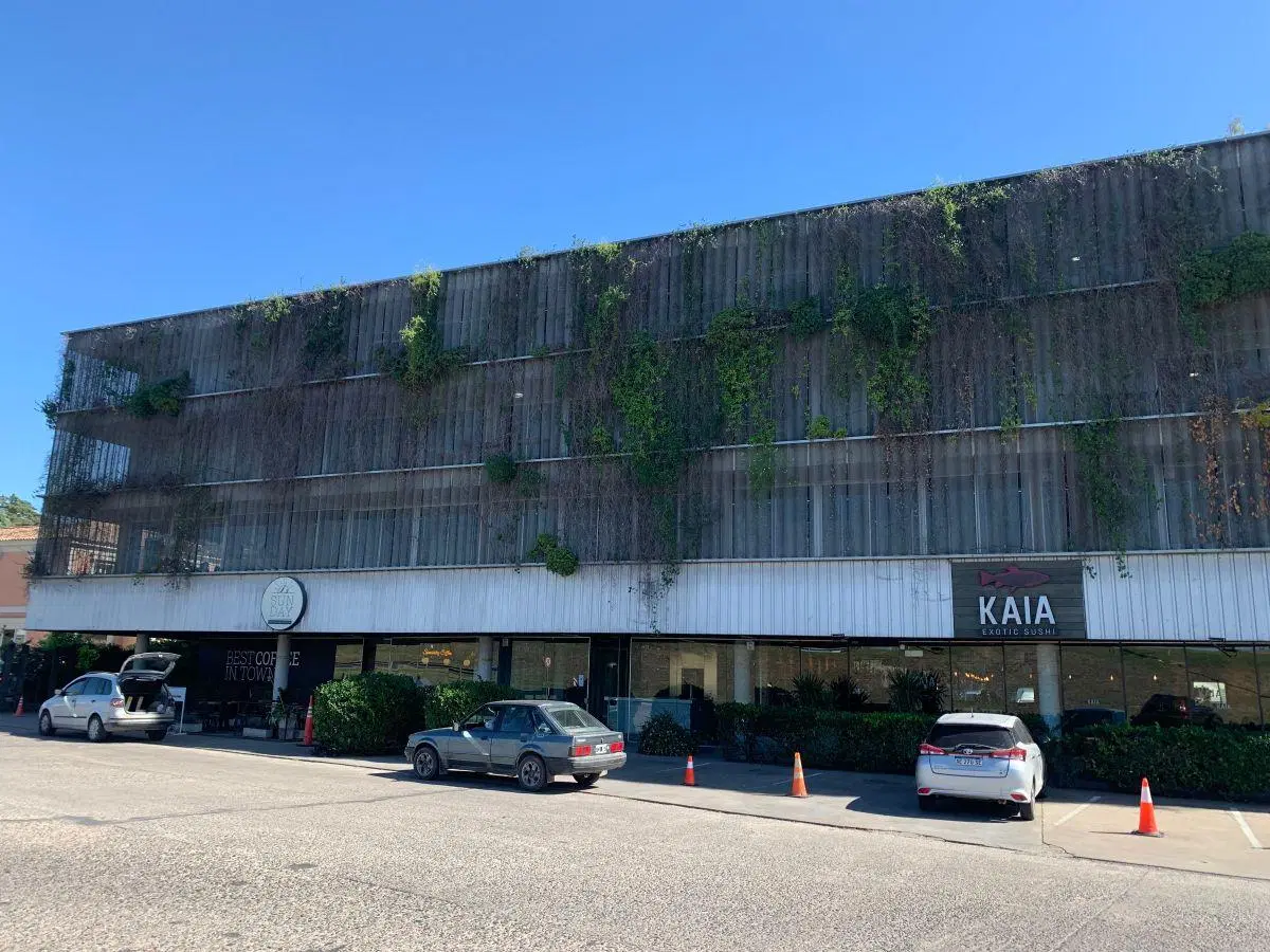 Alquiler. Oficina Complejo Panamericana 50. 1ro. Frente .Cochera. Split . 2