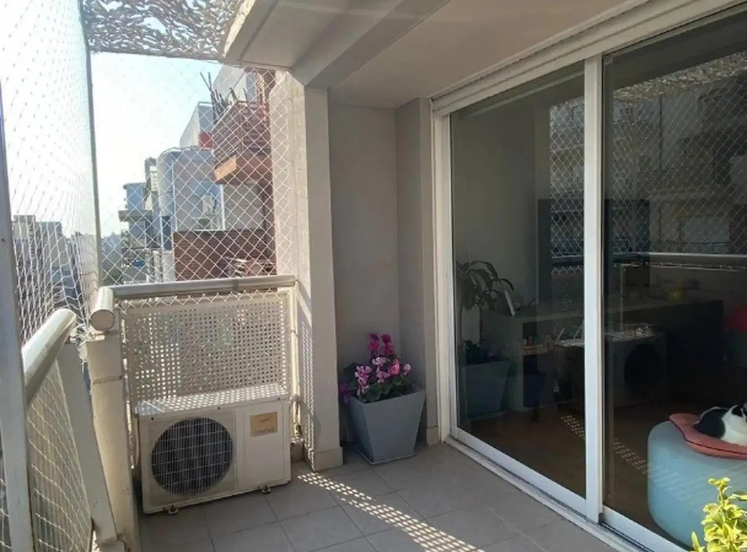 Alquiler. Depto. Semipiso. 4amb.120m2. Villa Urquiza. Cochera. Baul. SUM. Pileta. 2