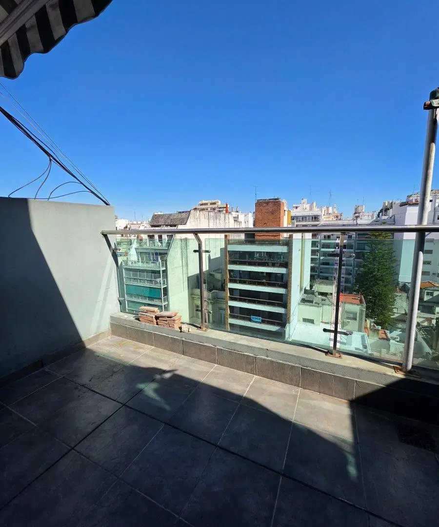 DEPARTAMENTO DE 3 AMBIENTES FLORES - SEMIPISO AL FRENTE VISTA ABIERTA 5