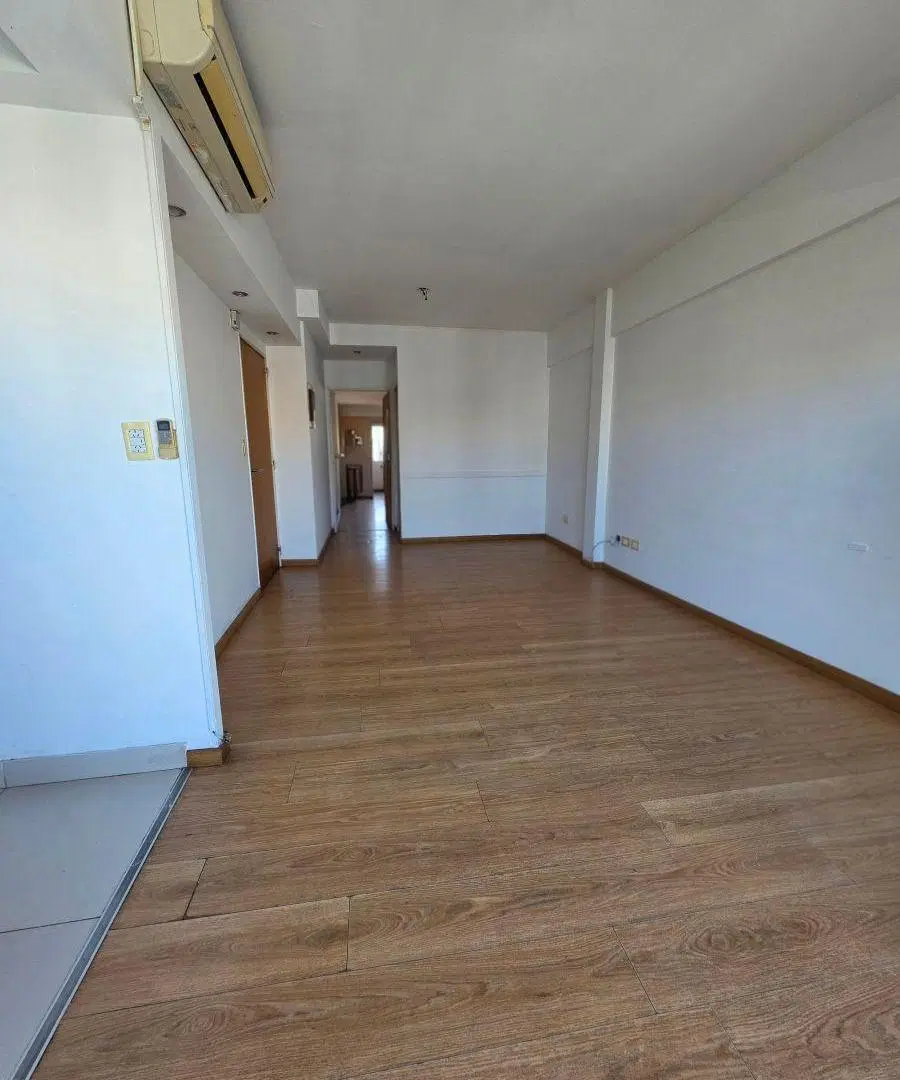 DEPARTAMENTO DE 3 AMBIENTES FLORES - SEMIPISO AL FRENTE VISTA ABIERTA 2