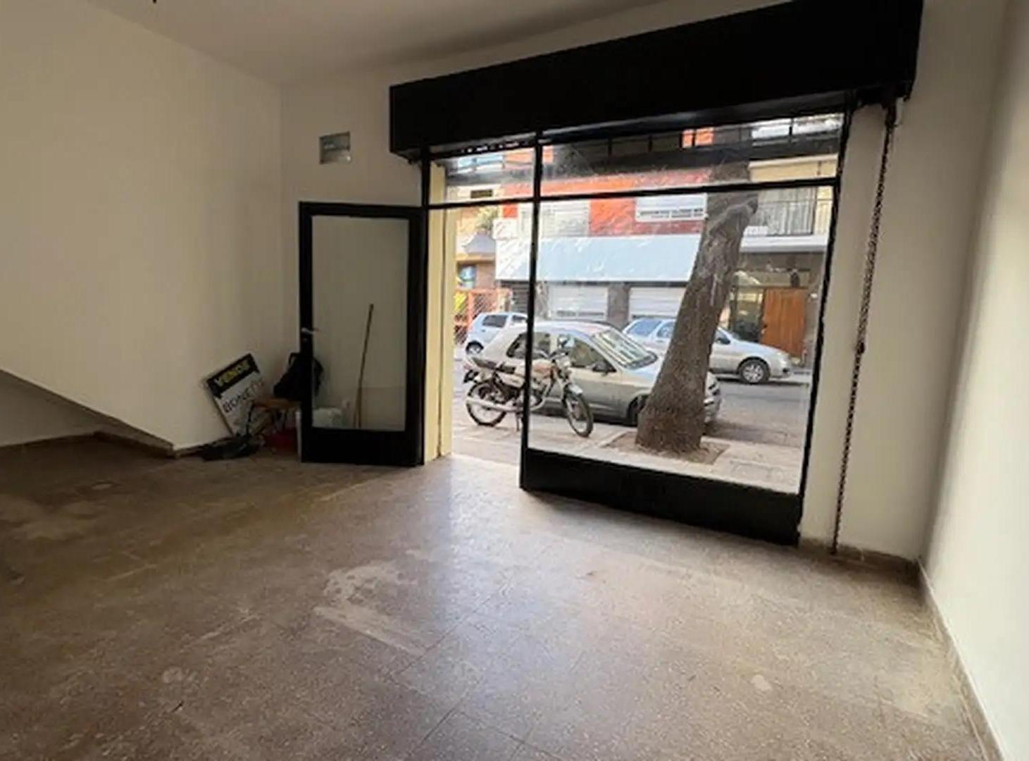 Foto de Alquiler. Local 35m2 Flores. Excelente ubicación. Lindo frente. Apto, imagen 5