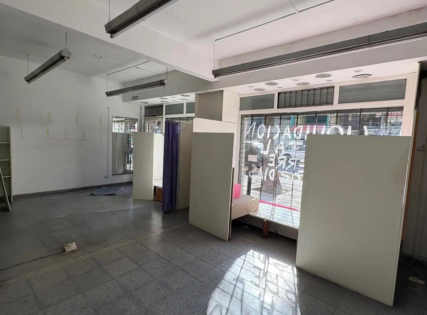 Foto de Alquiler. Local 45m2. Belgrano R. 2baños. Doble frente. Incluye, imagen 5